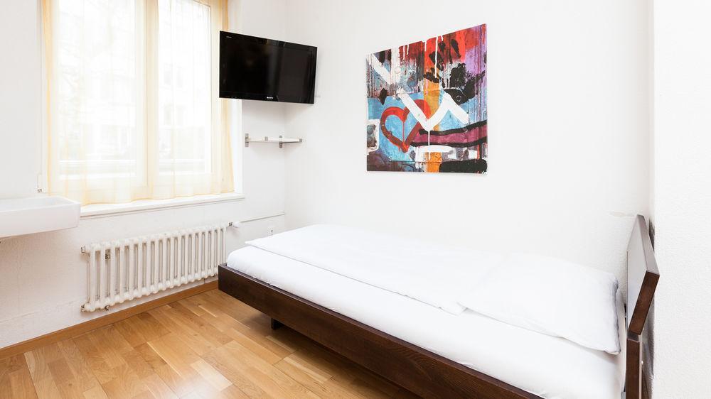 Swiss Star Guesthouse Oerlikon - Contactless Self Check-In Цюрих Экстерьер фото